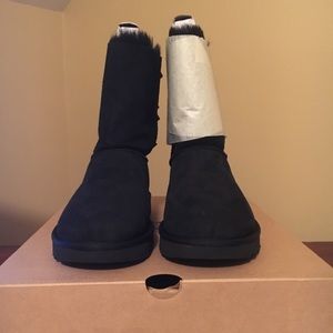 UGG BAILEY BOW II - SIZE 8 BRAND NEW IN BOX